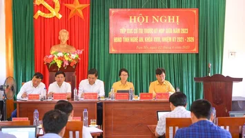 Phó Bí thư Tỉnh ủy Hoàng Nghĩa Hiếu tiếp xúc cử tri tại huyện Tương Dương