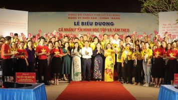 Đảng ủy Khối Dân - Chính - Đảng Thành phố Hồ Chí Minh tổ chức biểu dương cá nhân điển hình và nhiều hoạt động ý nghĩa trên Quê hương Bác!