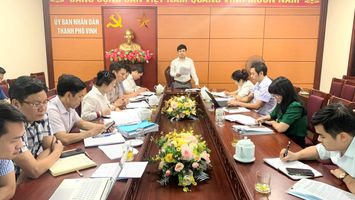 Thường trực HĐND thành phố Vinh: Giám sát công tác cấp đổi, cấp giấy chứng nhận quyền sử dụng đất tại thành phố.
