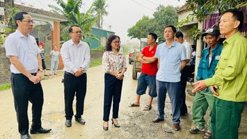 Người dân xã Quỳnh Vinh, thị xã Hoàng Mai mòn mỏi chờ đợi hơn 200 mét đường giao thông đi xã Tân Thắng, huyện Quỳnh Lưu được nâng cấp