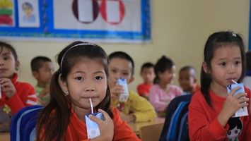 Sở Giáo dục và Đào tạo trả lời cử tri Lang Thị Thân, bản Phục, xã Đôn Phục, Con Cuông về hỗ trợ sữa học đường cho học sinh vùng đặc biệt khó khăn