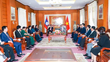 Bí thư Tỉnh ủy Nghệ An Thái Thanh Quý thăm Đại sứ quán Việt Nam tại nước CHDCND Lào