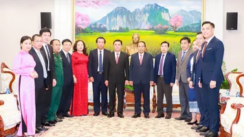 Thường trực Ban Bí thư, Phó Chủ tịch nước CHDCND Lào tiếp Đoàn đại biểu cấp cao tỉnh Nghệ An