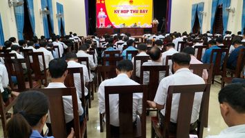 Phó Chủ tịch Thường trực HĐND tỉnh Nguyễn Nam Đình dự Kỳ họp thứ 7 HĐND huyện Thanh Chương khóa XX