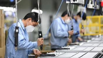 Bảo đảm quyền lao động và việc làm trong Hiến pháp và pháp luật Việt Nam