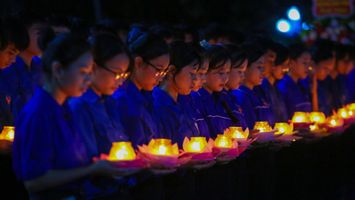 Lễ thắp nến tri ân tại Nghĩa trang Liệt sĩ quốc tế Việt - Lào