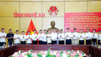Nghệ An trao giấy chứng nhận đăng ký đầu tư dự án FDI 165 triệu USD