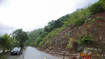 Sở Giao thông vận tải trả lời cử tri khối 4, thị trấn Mường Xén, huyện Kỳ Sơn về xây dựng cống thoát nước trên Quốc lộ 7