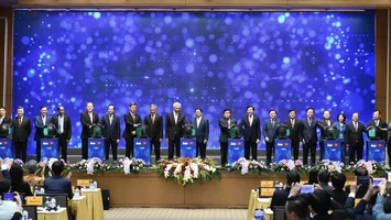 Thủ tướng Chính phủ Phạm Minh Chính và Thủ tướng Singapore Lý Hiển Long ấn nút khởi công VSIP Nghệ An II