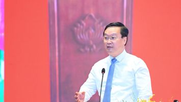 Chủ tịch UBND tỉnh Nguyễn Đức Trung trao đổi nhiều vấn đề băn khoăn từ cơ sở