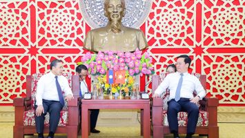 Chủ tịch UBND tỉnh Nguyễn Đức Trung tiếp Đại sứ Đặc mệnh toàn quyền nước CHDCND Lào tại Việt Nam