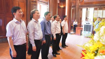 Phó Chủ tịch Quốc hội Nguyễn Đức Hải dâng hoa, dâng hương tại Khu Di tích Quốc gia đặc biệt Kim Liên và Khu Di tích Lịch sử Quốc gia Truông Bồn