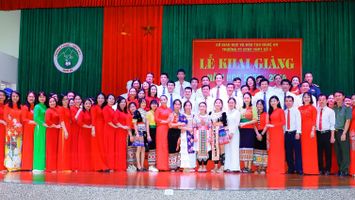 Bí thư Tỉnh ủy Thái Thanh Quý dự Lễ khai giảng năm học mới tại Trường PT DTNT THPT số 2 Nghệ An