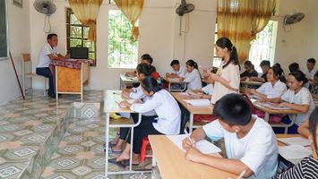 Bộ Nội vụ trả lời kiến nghị cử tri về chính sách thực hiện cơ chế tự chủ trong trường học cấp tiểu học