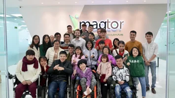 NGƯỜI VIẾT NHỮNG CÂU CHUYỆN TÌNH YÊU