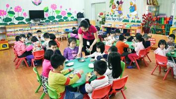 Sở Giáo dục và Đào tạo trả lời cử tri Nguyễn Thị Hà, Hiệu trưởng Trường Mầm non xã Lạng Khê, huyện Con Cuông về hỗ trợ tiền ăn cho trẻ mầm non và tiền trực trưa cho giáo viên Mầm non