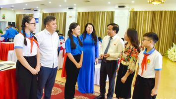 Đại biểu Quốc hội, đại biểu Hội đồng nhân dân tỉnh gặp gỡ thanh thiếu nhi Nghệ An