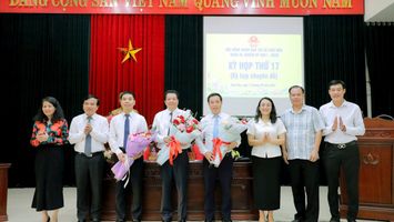 Bầu bổ sung Chủ tịch HĐND và Chủ tịch UBND thị xã Thái Hòa