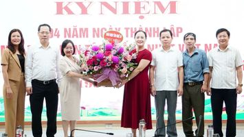 Đoàn Đại biểu Quốc hội tỉnh chúc mừng Ngày truyền thống MTTQ Việt Nam và Ngày Nhà giáo Việt Nam