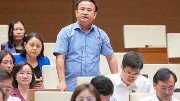ĐBQH Đoàn Nghệ An Thiếu tướng Trần Đức Thuận: Đề nghị bổ sung quy định về chế tài xử lý nếu không thực hiện kết quả kiến nghị giám sát.