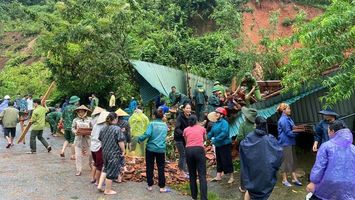 Quan tâm bố trí kinh phí để tiếp tục đầu tư xây dựng, hoàn thành Dự án di dời lũ khẩn cấp, sạt lở đá Bản Chiếng