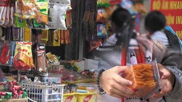 Đảm bảo vệ sinh an toàn thực phẩm trước cổng trường học