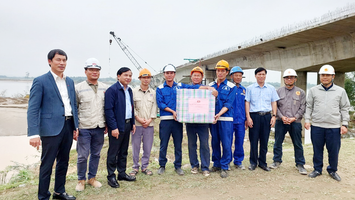 Phấn đấu thi công cầu Hưng Đức vượt tiến độ đề ra