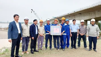 Phấn đấu thi công cầu Hưng Đức vượt tiến độ đề ra