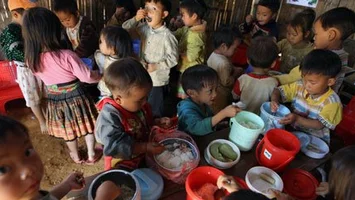 Sở Giáo dục và Đào tạo trả lời cử tri Nguyễn Thị Hà, Hiệu trưởng Trường Mầm non xã Lạng Khê, huyện Con Cuông về hỗ trợ tiền ăn cho trẻ mầm non và hỗ trợ tiền trực trưa cho giáo viên