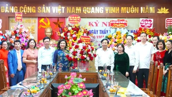 Thường trực HĐND tỉnh và Đoàn ĐBQH tỉnh chúc mừng Sở Y tế nhân Ngày Thầy thuốc Việt Nam