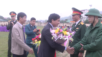 Phó Chủ tịch HĐND tỉnh Nguyễn Như Khôi dự lễ giao, nhận quân tại huyện Quế Phong