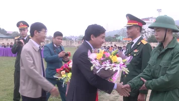 Phó Chủ tịch HĐND tỉnh Nguyễn Như Khôi dự lễ giao, nhận quân tại huyện Quế Phong