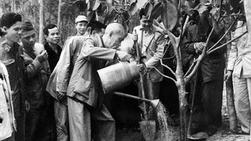 Nhớ bài thơ chúc Tết cuối cùng của Bác Hồ