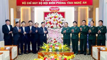 Thường trực Tỉnh uỷ chúc mừng Bộ Chỉ huy Bộ đội Biên phòng tỉnh nhân ngày truyền thống