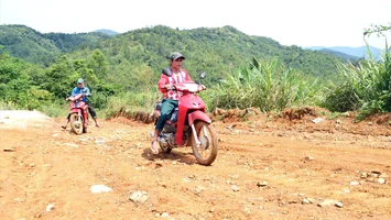 Cử tri huyện Kỳ Sơn kiến nghị tổ chức đào tạo, sát hạch để cấp giấy phép lái xe cho bà con đồng bào dân tộc thiểu số