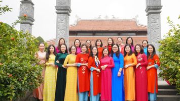 Nữ công Văn phòng Đoàn đại biểu Quốc hội và HĐND tỉnh tổ chức lễ dâng hoa, dâng hương tại Khu di tích lịch sử Truông Bồn