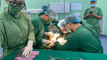 Bệnh viện ĐKTP Vinh ‘hồi sinh’ bàn chân nguy cơ hoại tử cho cụ bà 88 tuổi