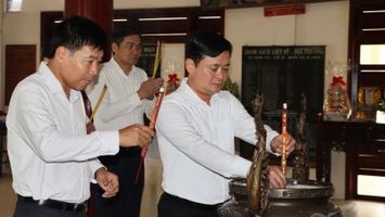 Đoàn công tác tỉnh Nghệ An dâng hương tưởng niệm tại các di tích lịch sử ở Bình Phước