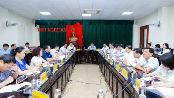 Phó Chủ tịch Thường trực UBND tỉnh Lê Hồng Vinh tiếp công dân định kỳ tháng 4/2024