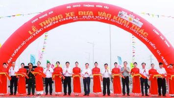 Chính thức thông tuyến đường bộ cao tốc Bắc-Nam từ Hà Nội về TP Vinh