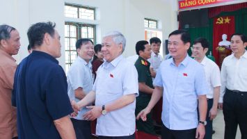 Các Đại biểu Quốc hội đoàn Nghệ An tiếp xúc cử tri huyện Thanh Chương