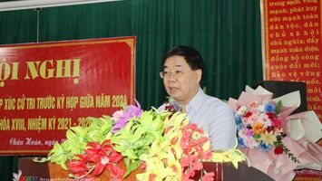 Phó Bí thư Thường trực Tỉnh uỷ Nguyễn Văn Thông tiếp xúc cử tri huyện Quỳ Châu