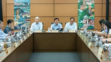 Đoàn ĐBQH Nghệ An thảo luận tại tổ về phát triển kinh tế - xã hội và ngân sách nhà nước