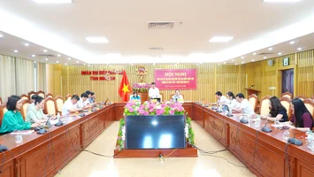 Phó trưởng Đoàn ĐBQH tỉnh và đại biểu Quốc hội chuyên trách tiếp xúc cử tri nơi làm việc