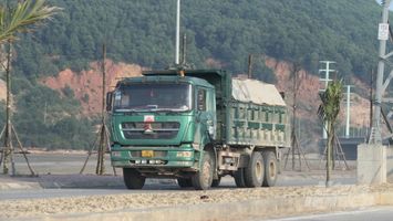 UBND thị xã Hoàng Mai trả lời về cử tri Trần Thanh Uyên, khối Tân Thành, phường Quỳnh thiện, thị xã Hoàng Mai về xe quá tải chở vật liệu gây ảnh hưởng đến cuộc sống của người dân