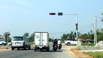 Ủy ban nhân dân thành phố Vinh trả lời cử tri Nguyễn Hồng Sơn, xóm Xuân Trường, xã Nghi Đức, thành phố Vinh về tình trạng xe quá khổ, quá tải chạy quá tốc độ