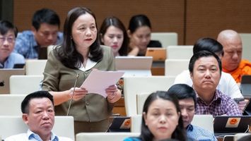 ĐBQH Cầm Thị Mẫn (Thanh Hóa): Ưu tiên đầu tư phát triển địa bàn miền Tây Nghệ An cũng là tâm tư, nguyện vọng chung của cử tri các địa bàn có nhà máy thủy điện trong cả nước