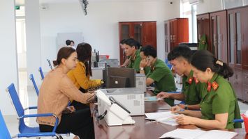 Sở Thông tin và Truyền thông trả lời cử tri phường Cửa Nam, thành phố Vinh về triển khai đồng bộ các ứng dụng công nghệ thông tin