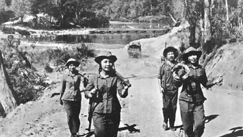 Người đàn bà đi qua chiến tranh