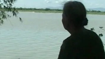 “Gọi cho mẹ tuần một lần cũng được…”